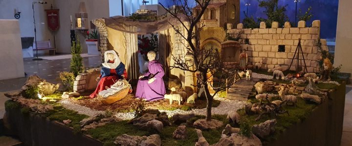 Neugestaltete Weihnachtskrippe in der Osburger Pfarrkirche St. Clemens