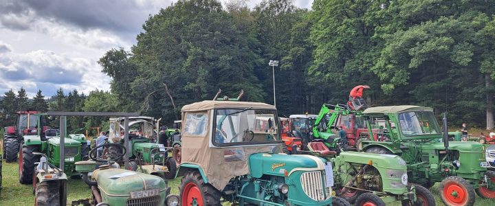 Traktor- und Oldtimertreffen Osburg – rund 120 Fahrzeuge